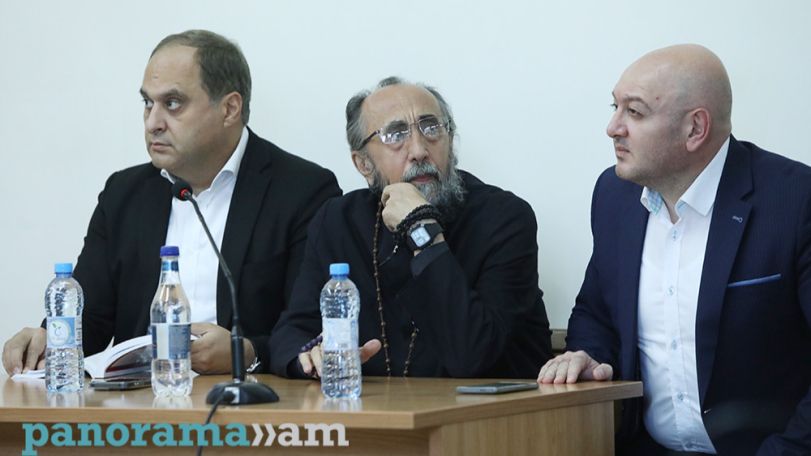 Միքայել Սրբազանին դատարանը թույլ չտվեց կիրակի օրերը եկեղեցում մասնակցել պատարագի