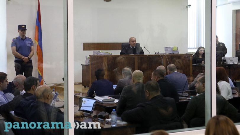 Բագրատ Սրբազանի և մյուսների գործով նիստն ընդմիջվեց, հանրային մեղադրողները չեն ներկայացել