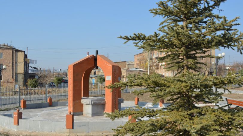 Բյուրեղավանի քաղաքապետարանի մոտ տեղի է ունեցել ծեծկռտnւք, դանակաhարությnւն, մասնակիցների մեջ են նաև համայնքապետի տեղակալը և ավագանու անդամը