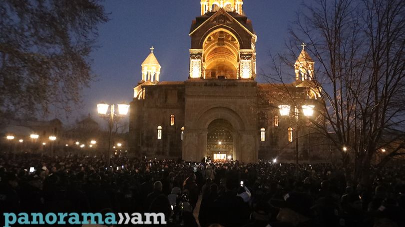 Clerics reject Pashinyan's 'church reform' plan, pledge loyalty to Armenian church leader