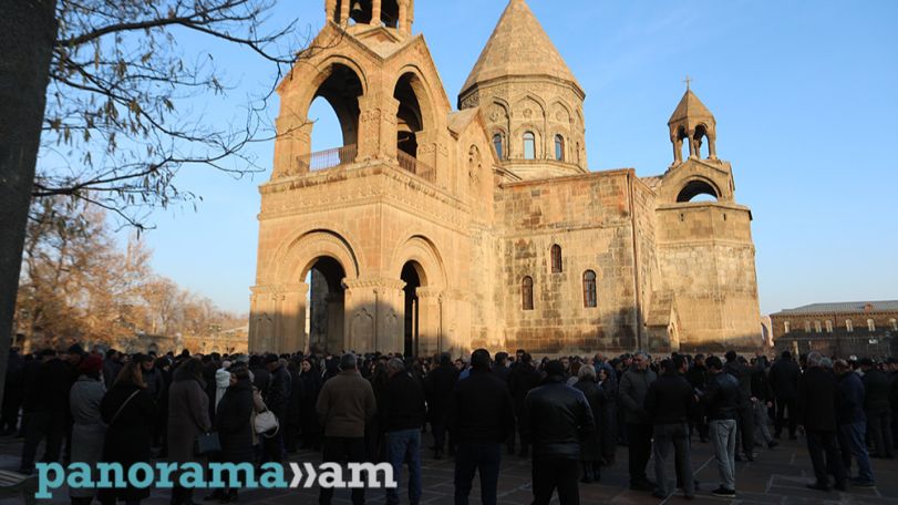Եկեղեցիներում պետք է ԼՌԵՑՆԵԼ, ոչ թե կռվի բռնվել. Թե ինչպես, ներկայացնում է իրավապաշտպանը