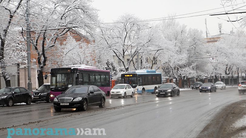Снег создал проблемы в работе общественного транспорта