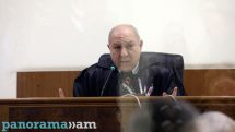 Սխալ է, որ այստեղ ՀՀ դրոշն է կախած. Նստեք. Դատավորն անջատեց Չախալյանի բարձրախոսը