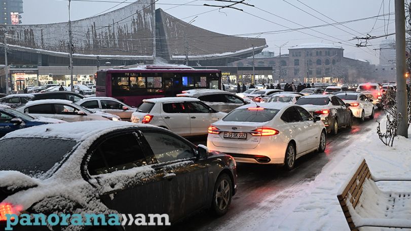 Пипоян: Мэрия могла предложить гражданам принять снотворное, чтобы не видеть Ереван в таком состоянии