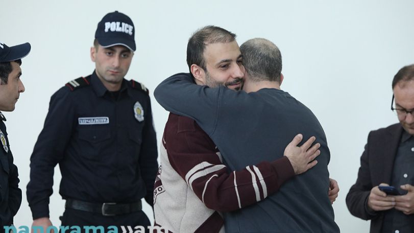 Проходит судебное заседание по делу Нарека Самсоняна и Вазгена Сагателяна (Live)