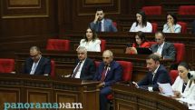 Pashinyan attends parliament session as opposition boycotts budget debate
