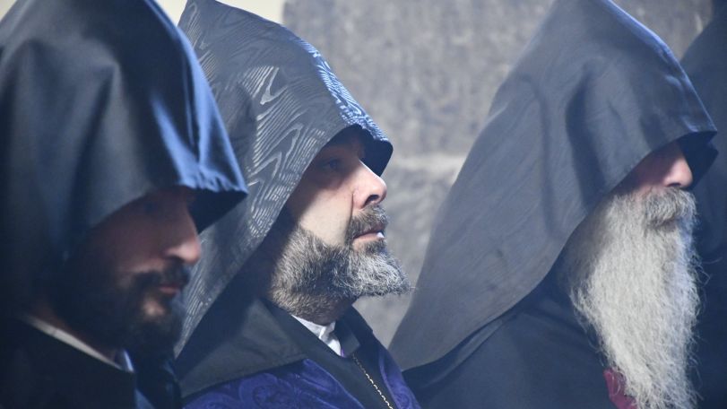 Անցած գիշեր ձերբակալվել ու ՔԿ են տարվել բարձրաստիճան հոգևորականներ Արագածոտնի թեմից