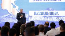 Մի պահ հանդիպումը վերածվեց մենախոսության ու շոուի։ Բորբոքված էր, գոռում էր, դեմքը կարմրել էր. ԵՊՀ ուսանողը մանրամասներ է ներկայացրել Փաշինյանի հետ հանդիպումից