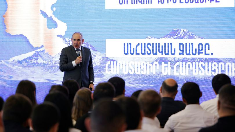 Մի պահ հանդիպումը վերածվեց մենախոսության ու շոուի։ Բորբոքված էր, գոռում էր, դեմքը կարմրել էր. ԵՊՀ ուսանողը մանրամասներ է ներկայացրել Փաշինյանի հետ հանդիպումից