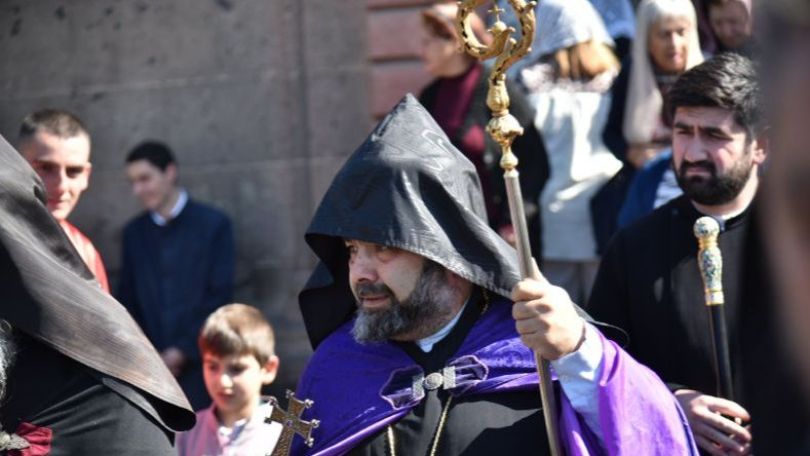 Глава Арагацотнской епархии ААЦ епископ Мкртыч Прошян арестован на 2 месяца