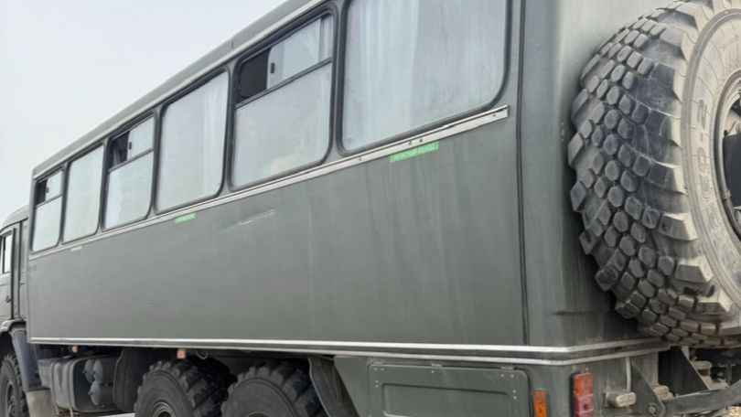 Երևան-Գյումրի ողջ մայրուղին ԱԱԾ և ոստիկաններ տեղափոխող ավտոբուսներ և բեռնատարներ են. Մանուկյան