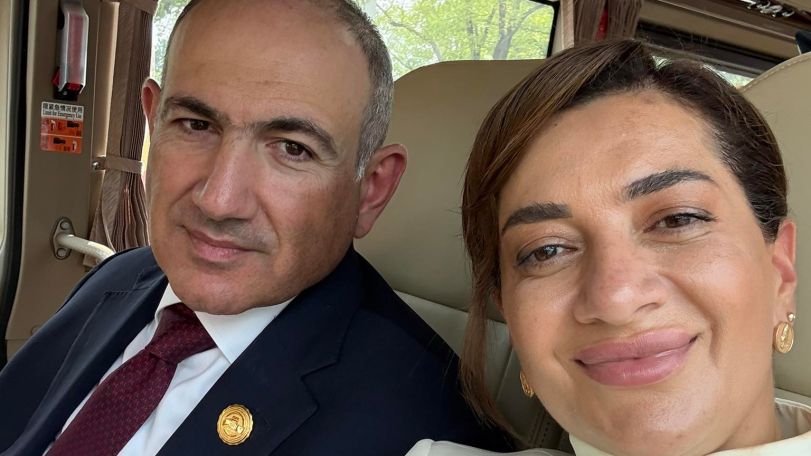 Ինչո՞ւ են շնորհավորում Աննա Հակոբյանին