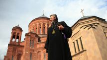 Архиепископ Езрас: Власти Армении сегодня превратились в опасную группировку