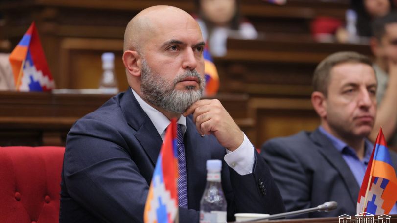 Армен Ашотян: Азербайджанская пресса взялась за дело неприкрытой защиты своей марионетки от меня