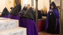 Չմոլորվե՛ք, իմ սիրելի ազգակիցներ, չխոտորվե՛ք՝ ականջ դնելով նենգադավ ու դավաճան մի խումբ բարձրաստիճան հոգևորականներին. Ասողիկ աբեղա