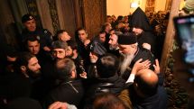 Վեհափառը դուրս է եկել ժամերգությունից, հիմա վեհարանում է