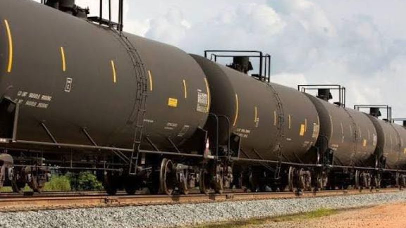 Minister: Train carrying Azerbaijani fuel crosses Armenian-Georgian border