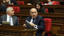 Ինչպիսի՞ ճիգեր պահանջվեցին այդ «խիզախ» քայլին գնալու և 3 միլիարդ դրամի պարգևավճար բաժանելու համար․ Խամոյանը՝ Փաշինյանին