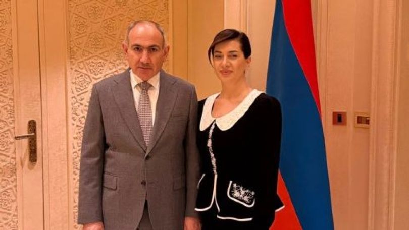 Никол Пашинян попросил прощения у Анны Акопян, сообщившей о завершении их брака