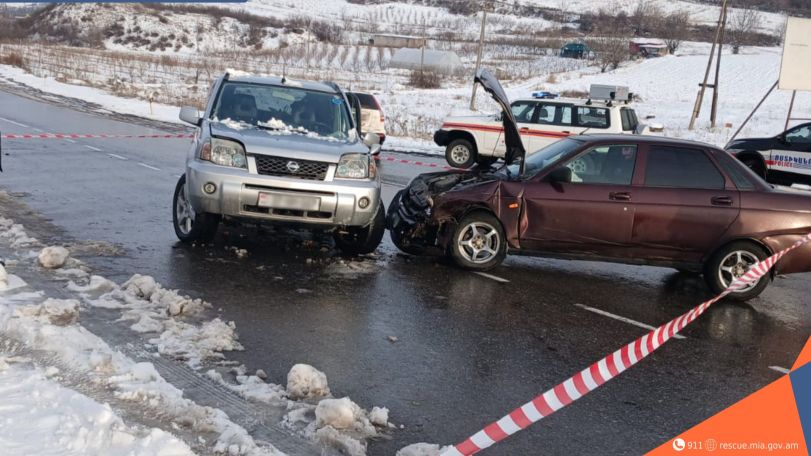 Իջևան-Բերդ ավտոճանապարհի 12-րդ կմ-ին բախվել են ավտոմեքենաներ
