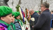 Կոպիրկինը «Լենինգրադի պաշարման երեխաները» հուշարձանի մոտ ծաղկեպսակ է դրել և երախտագիտություն հայտնել եղբայրական հայ ժողովրդին