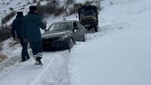 Dozens rescued after snowfall traps vehicles in Armenia