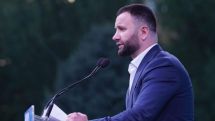 Armenian government criticized over treatment of displaced Artsakh people