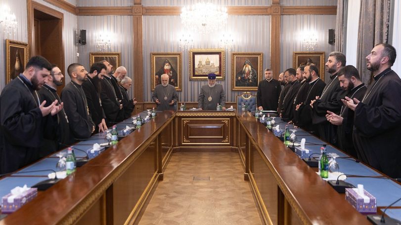 Armenian church leader meets former military chaplains