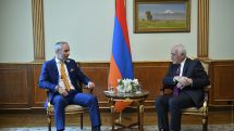 When was the painting of Mount Ararat removed from Armenian president's office?