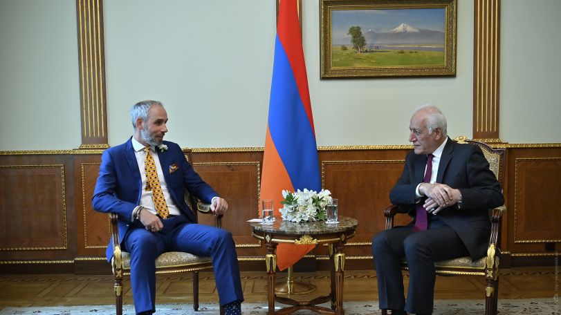 When was the painting of Mount Ararat removed from Armenian president's office?