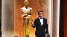 Tom Cruise receives honorary Oscar