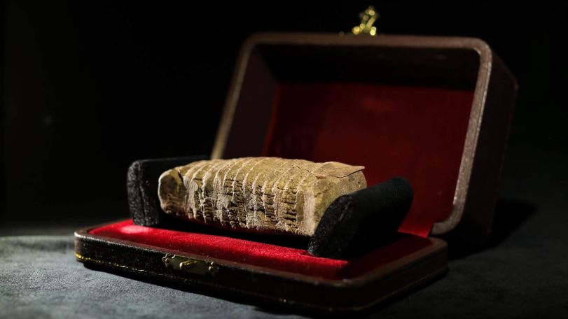 Badawi prince gifts Akkadian contract to Matenadaran
