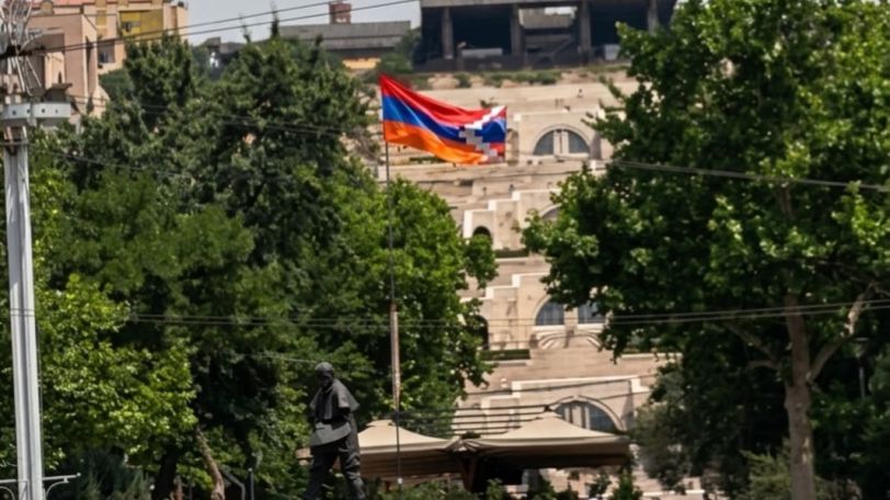 Young ARF activists slam removal of Artsakh flag in Yerevan