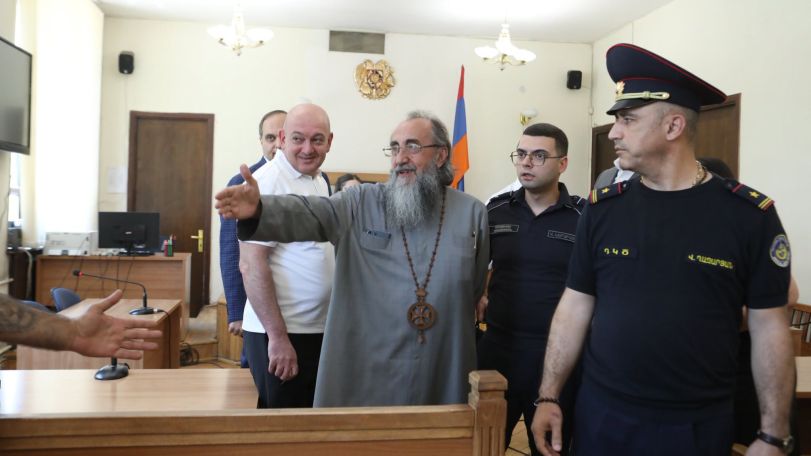 Չէ, բա պիտի շոյե՞մ գլուխները, իմ գոյությունն արդեն վնաս է իրենց գաղափարին. Միքայել Սրբազանը՝ իշխանություններին քննադատելու մասին