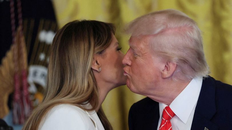 Трамп пожаловался, что Меланию любят больше него