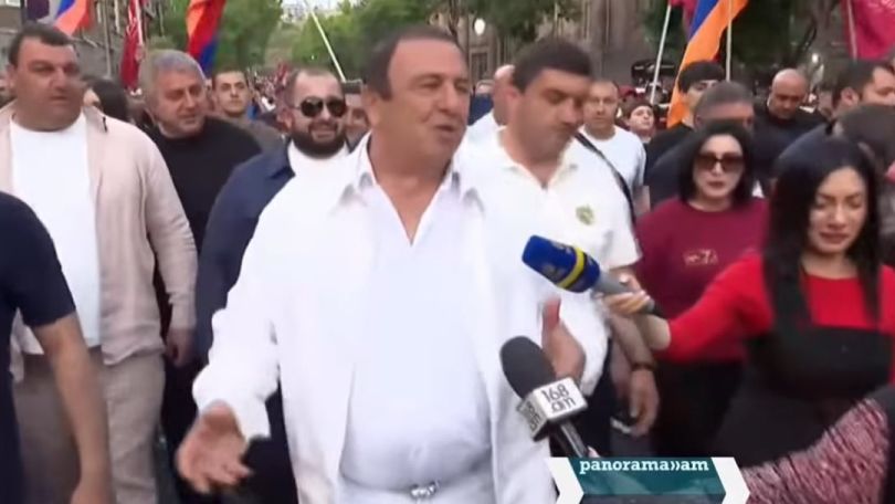 Իրենց ոտքի տակից հողը գնում ա, պահելն անհնարին ա․ Գագիկ Ծառուկյանը՝ իշխանության մասին