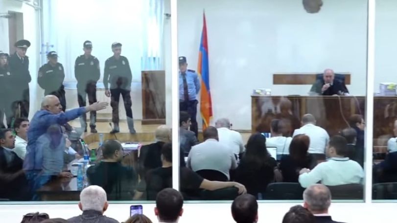 Դուք էդ թասիբը չունեք, որ դիմեք՝ Բագրատ Սրբազան․ Արթուր Սարգսյանը վրդովվեց, դատական նիստն ընդհատվեց