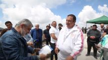 Արամոյին՝ խորհրդանշական 50․000-րդ կամավորին, Գագիկ Ծառուկյանը հանձնեց հավաստագիր