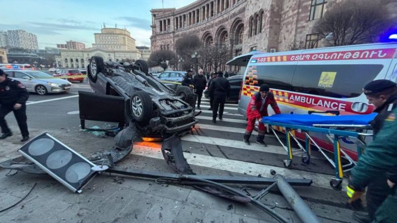 Major car crash reported near Armenian government building