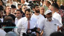 Բազմաթիվ մարդիկ եկել են դատարանի շենքի մոտ՝ իրենց աջակցությունը հայտնելու գործարար, բարերար Սամվել Կարապետյանին. ՖՈՏՈՌԵՊՈՐՏԱԺ