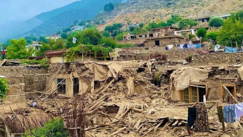 At least 800 dead in Afghanistan earthquake