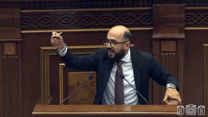 Ձենդ չլսեմ, սսկվի, ստահակ. ԱԺ-ում իրավիճակը լարվեց