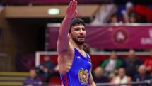 World Championships: Armenian wrestler beats Azeri rival to reach semifinals