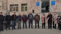 Լարված իրավիճակ՝ Արտաշատ քաղաքի «Արդշինբանկ»-ի դիմաց․ մեծ թվով քաղաքացիներ չեն կարողանում բանկում գրավադրված իրենց ոսկեղենը հետ ստանալ