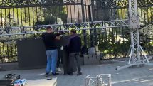 У здания Национального Собрания Армении установлен большой экран