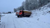 Truck jack-knifes on Yerevan-Kapan highway, causing traffic disruption