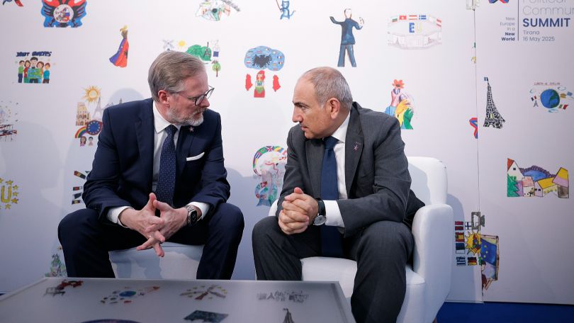 Pashinyan meets with Czech counterpart in Tirana