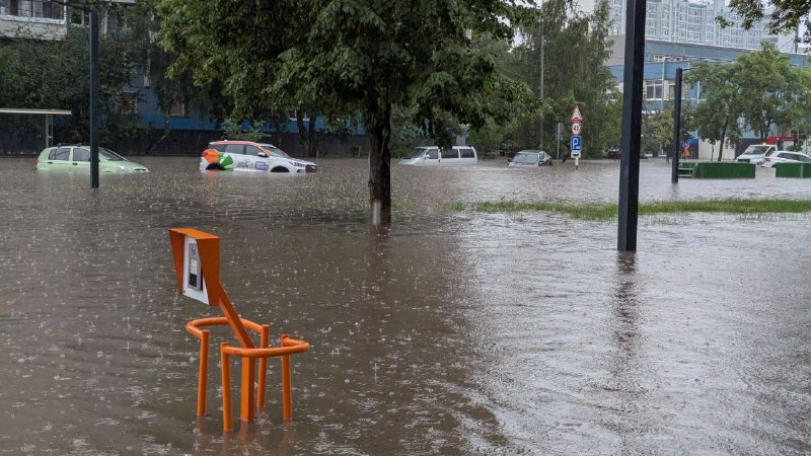 Тропические ливни затапливают Москву
