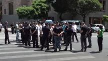 Վթարային շենքերի բնակիչները հեռացան կառավարության դիմացից. Թաղապետարանից էին զանգել