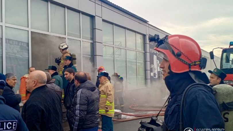 В Котайке сгорел магазин люстр